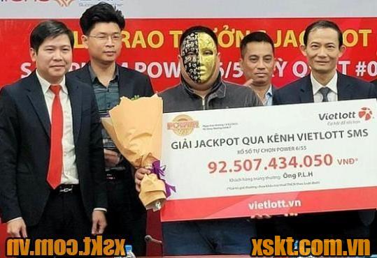 XS Power: Chồng giấu vợ đi nhận giải Jackpot 92 tỷ đồng ngày Valentine