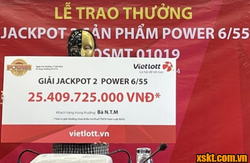 Vietlott: Nhận tin trúng độc đắc khi đang chăm con trong bệnh viện