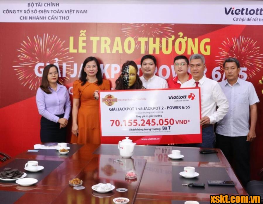 Người phụ nữ đến từ KIÊN GIANG may mắn trúng cả JACkPOT 1 và JACKPOT 2