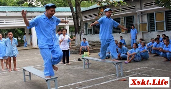 Chiêm bao thấy người điên chạy nhảy là có điều không hài lòng